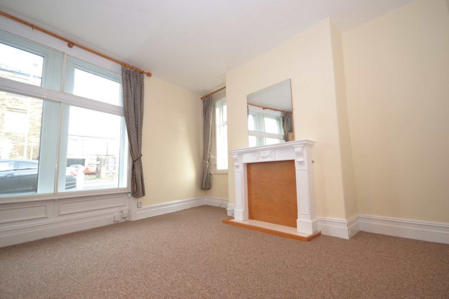 Almondbury Bank, Moldgreen