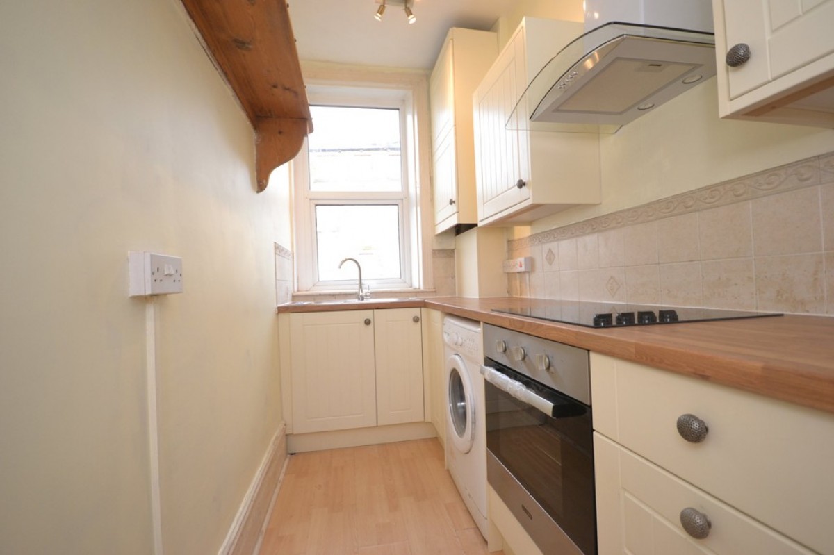 Almondbury Bank, Moldgreen