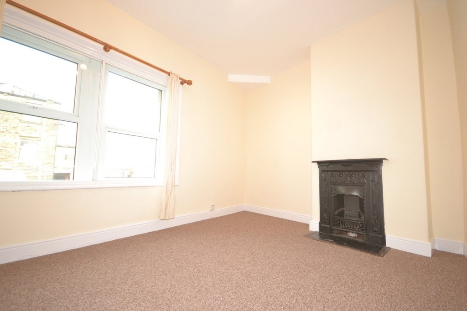 Almondbury Bank, Moldgreen