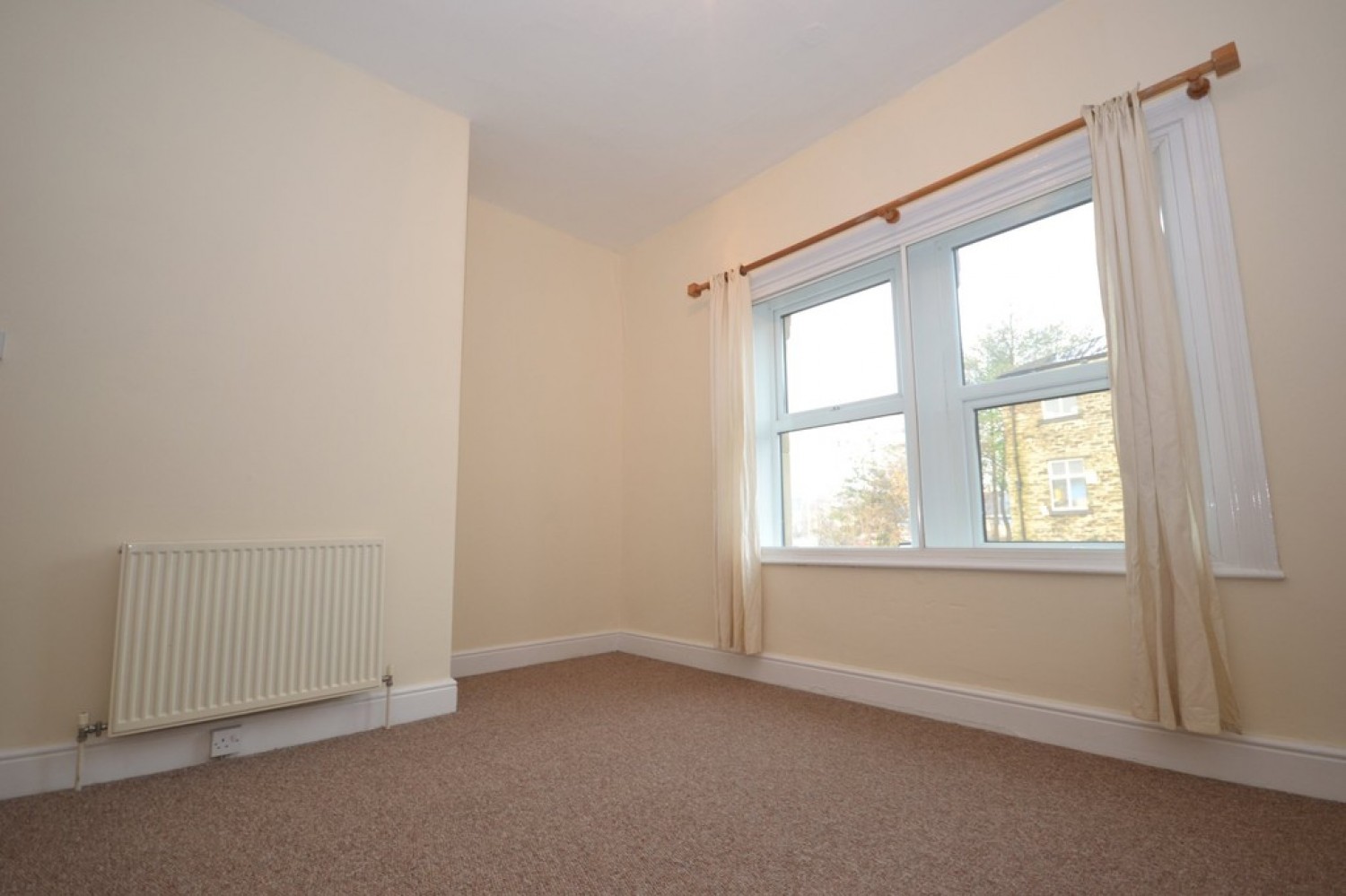 Almondbury Bank, Moldgreen