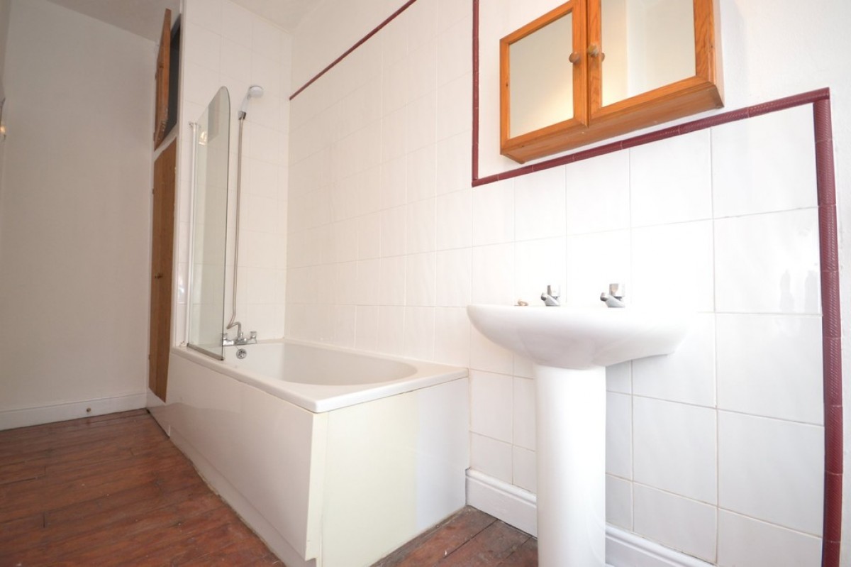 Almondbury Bank, Moldgreen