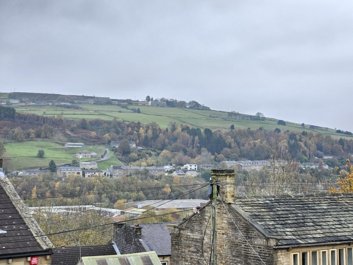 Banks Road, Linthwaite