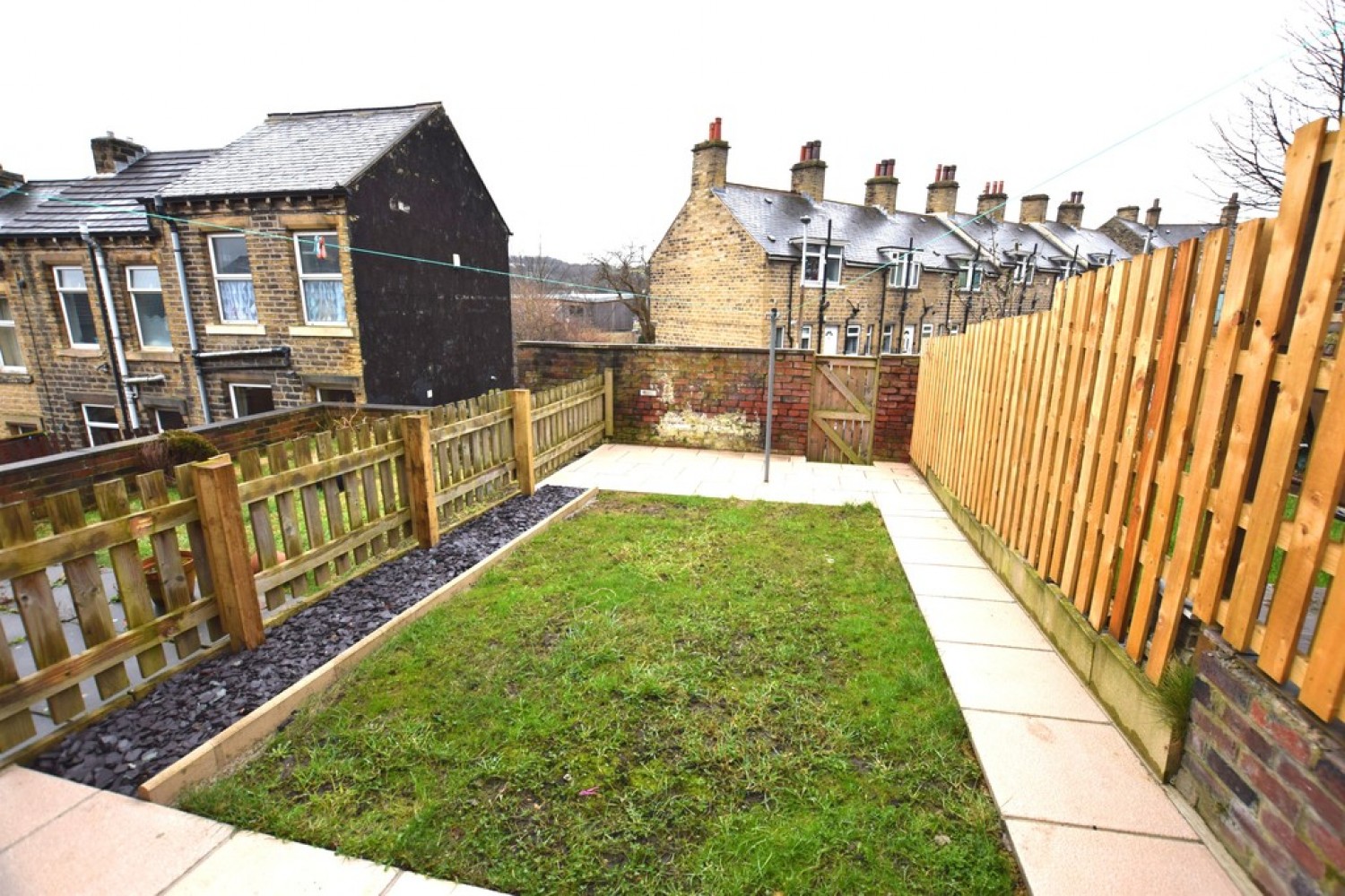 2 bedroom House for Letting Highroyd Lane, Huddersfield