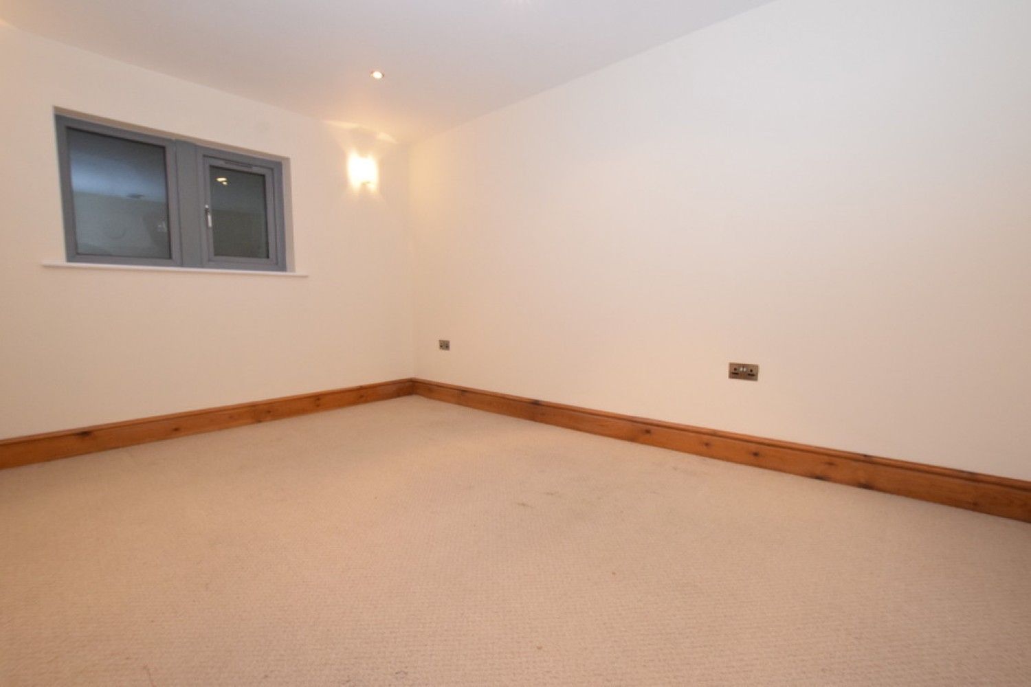Banks Road, Linthwaite