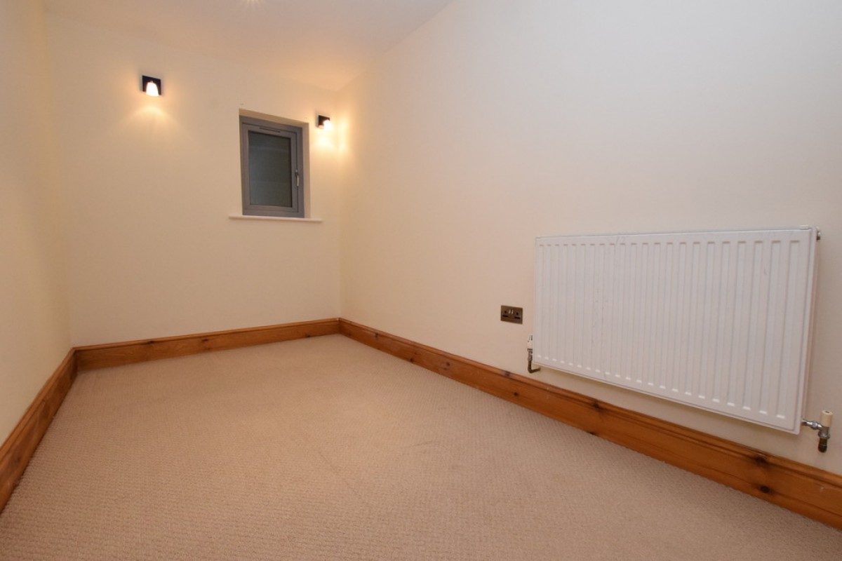Banks Road, Linthwaite