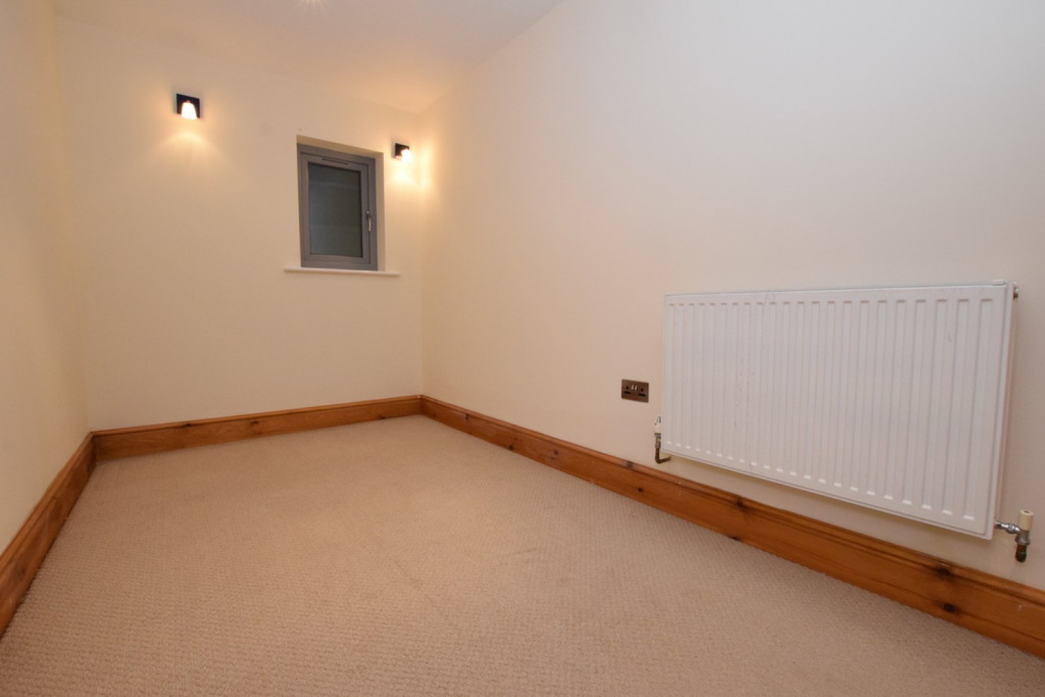 Banks Road, Linthwaite
