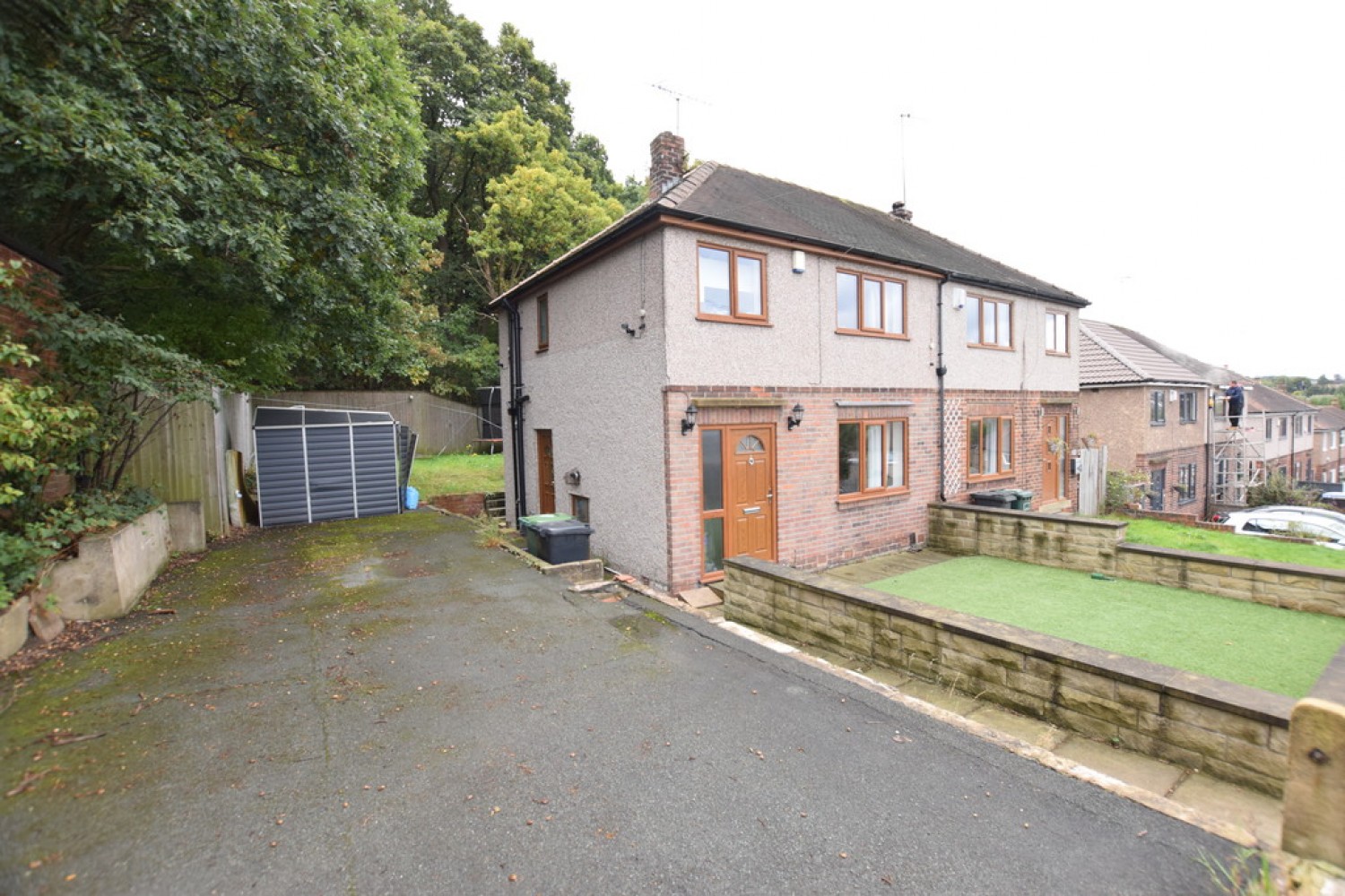 Woodedge Avenue, Dalton