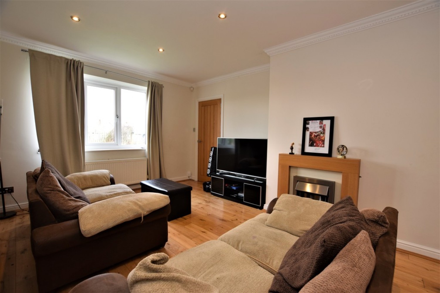 Woodedge Avenue, Dalton