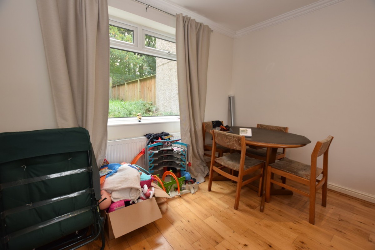 Woodedge Avenue, Dalton