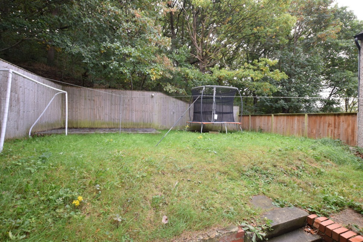 Woodedge Avenue, Dalton