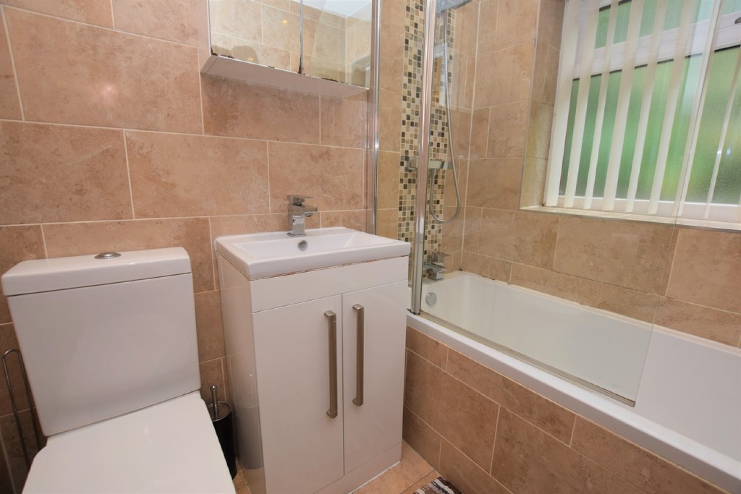 Woodedge Avenue, Dalton