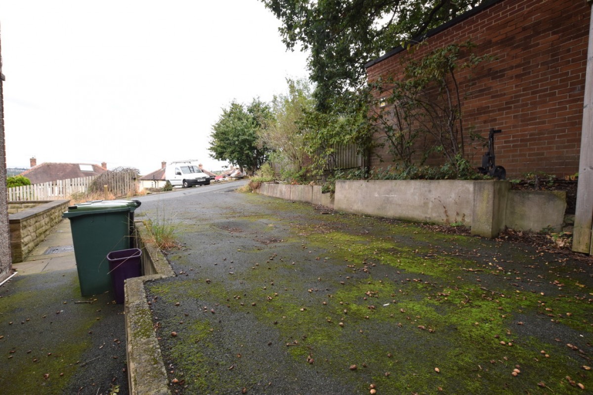 Woodedge Avenue, Dalton