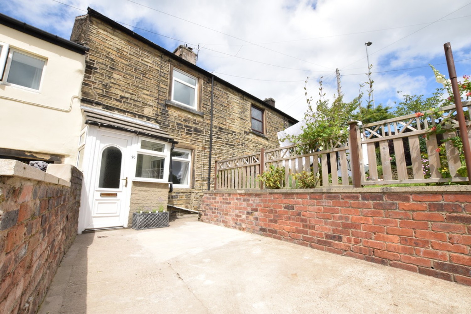 2 bedroom House for Letting Huddersfield Road, Shelley