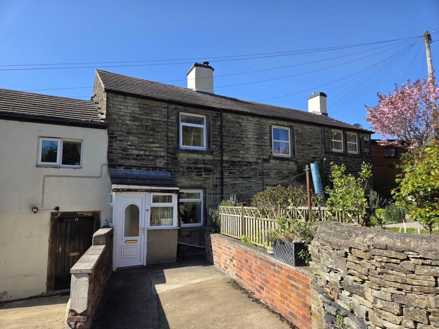 2 bedroom House for Letting Huddersfield Road, Shelley