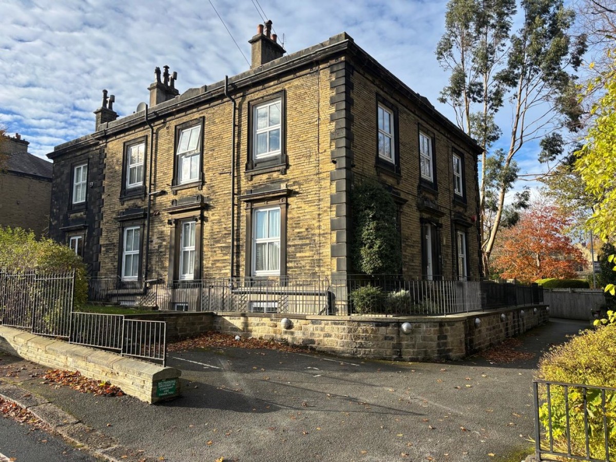 Occupation Road, Lindley