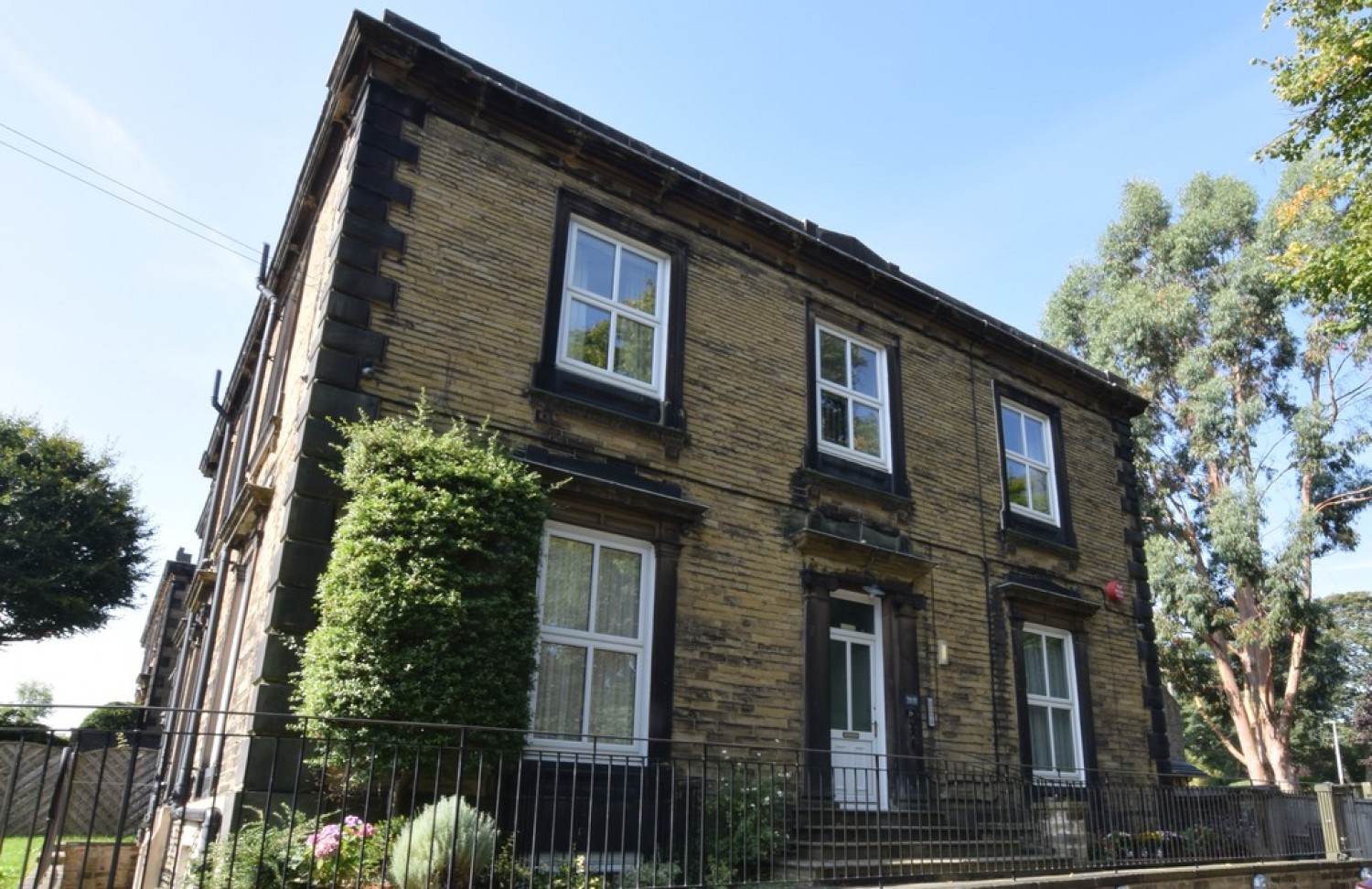 2 bedroom Flat for Letting Occupation Road, Lindley