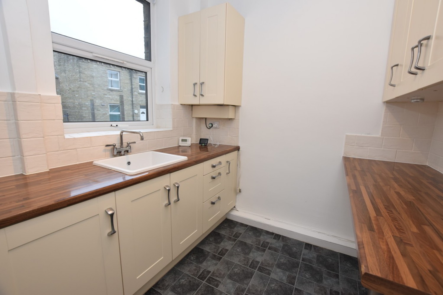 2 bedroom House for Letting Pickford Street, Milnsbridge