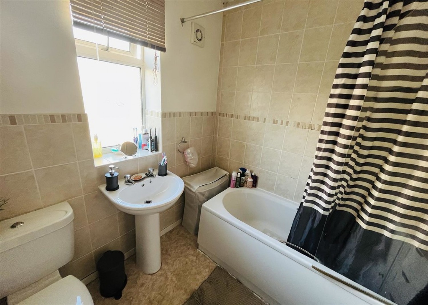 3 bedroom House for Letting Woodlands Road, Lepton