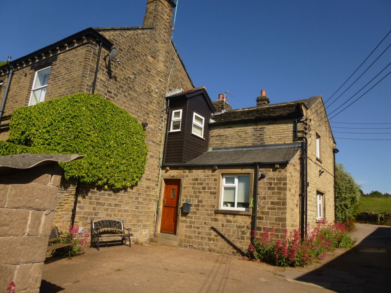 Highfield Lane, Lascelles Hall