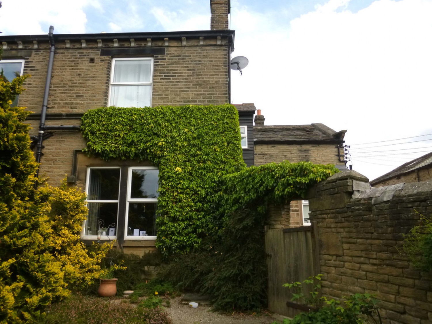 Highfield Lane, Lascelles Hall