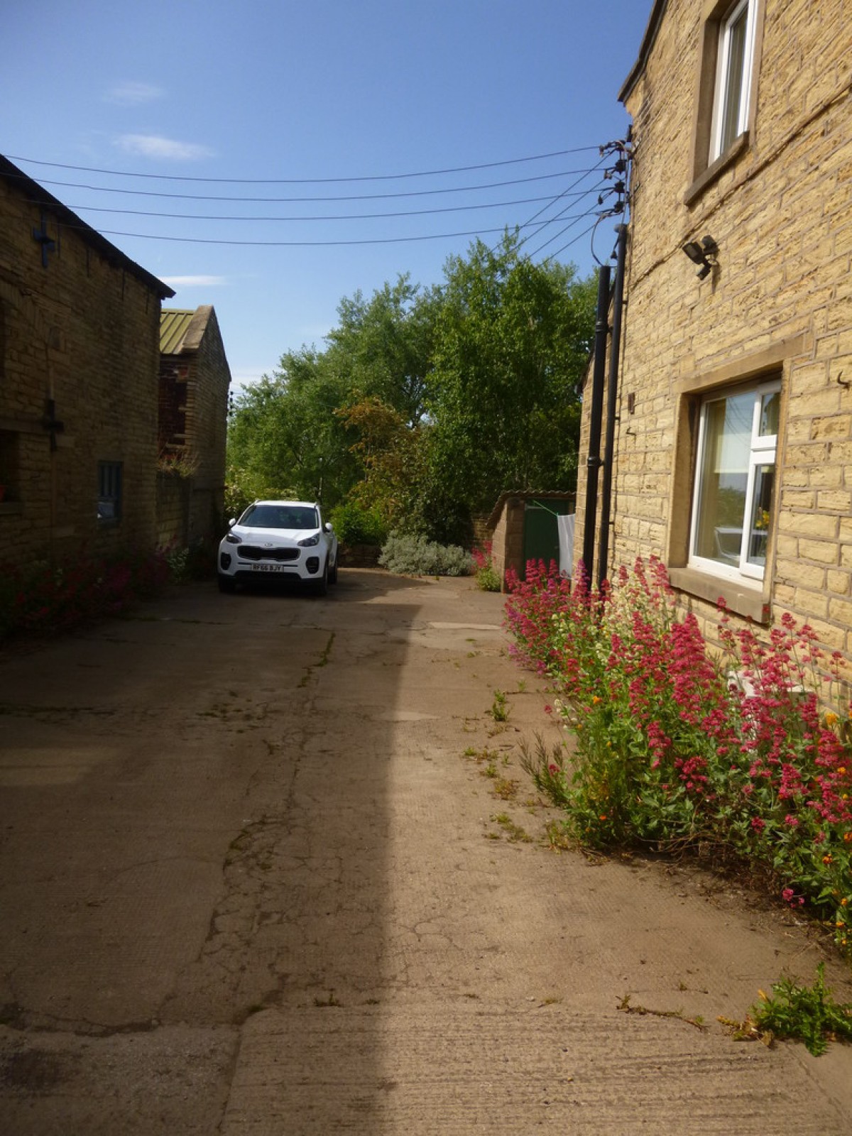 Highfield Lane, Lascelles Hall