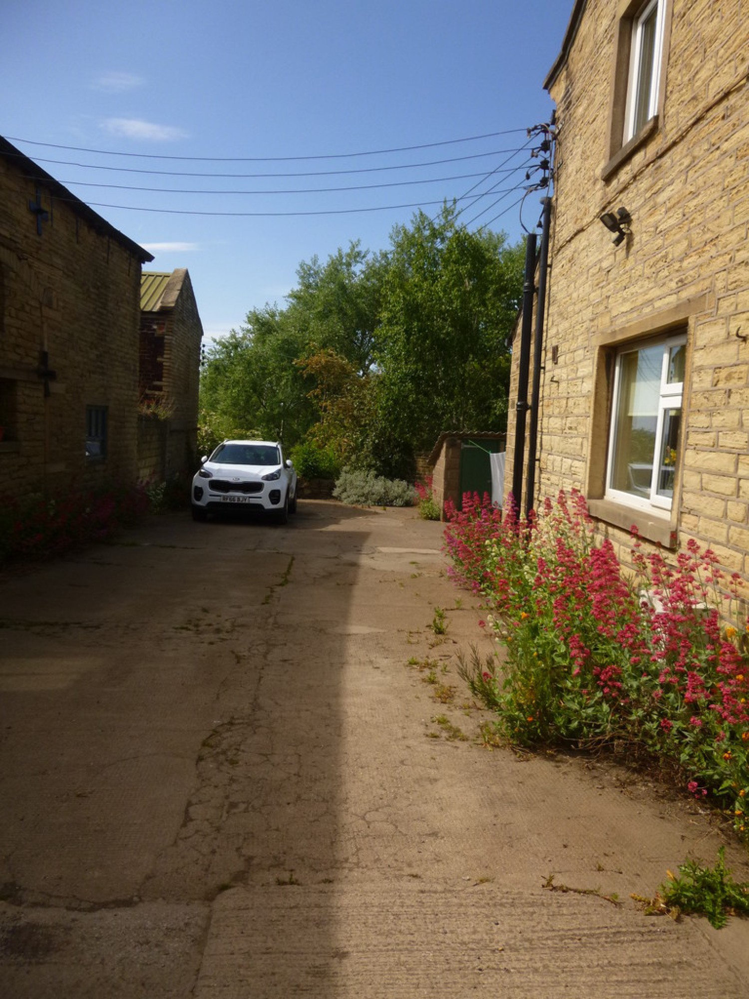 Highfield Lane, Lascelles Hall