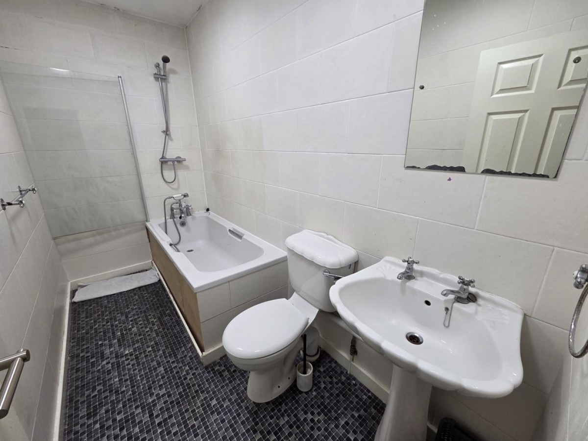 New Hey Road, Lindley