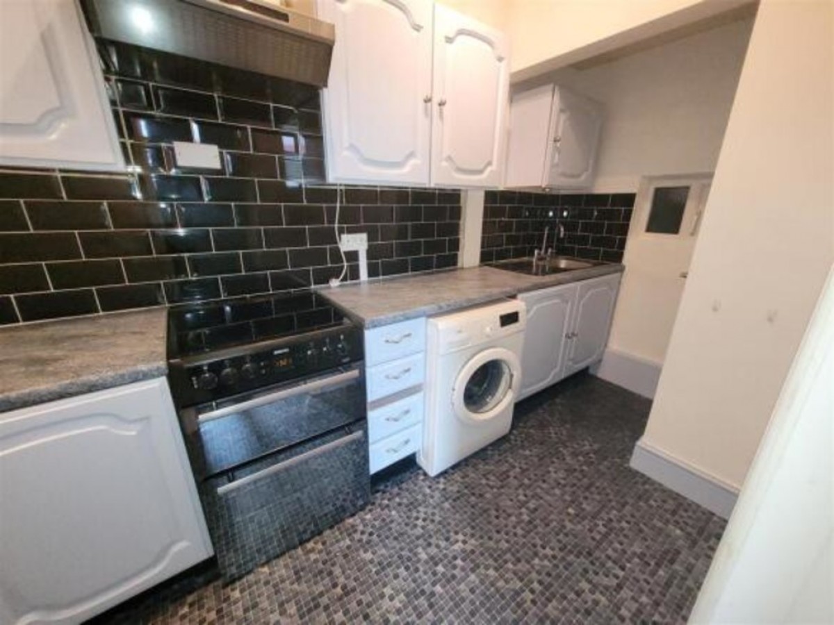 New Hey Road, Lindley