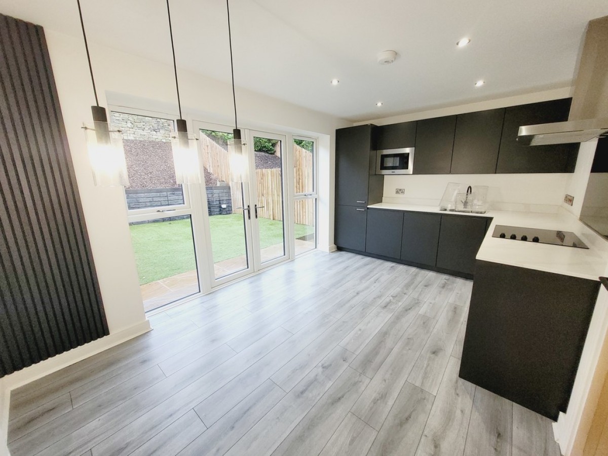 Hillcrest View, Golcar