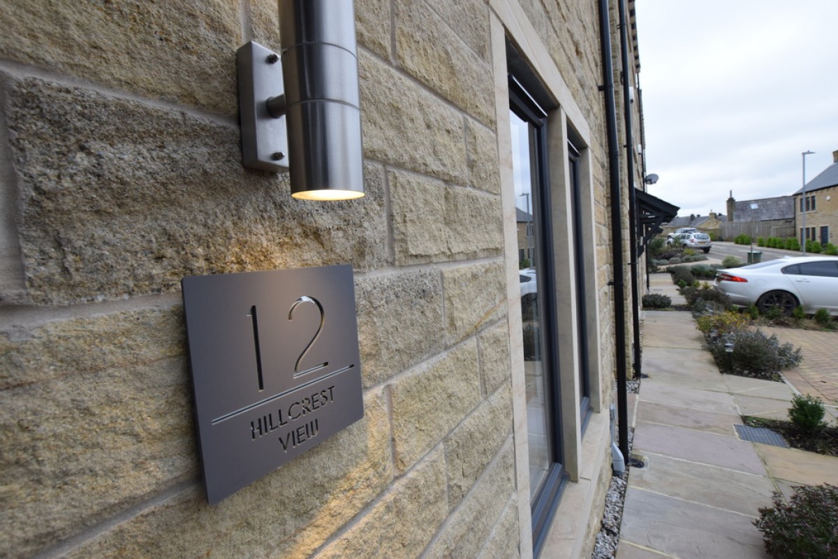 Hillcrest View, Golcar