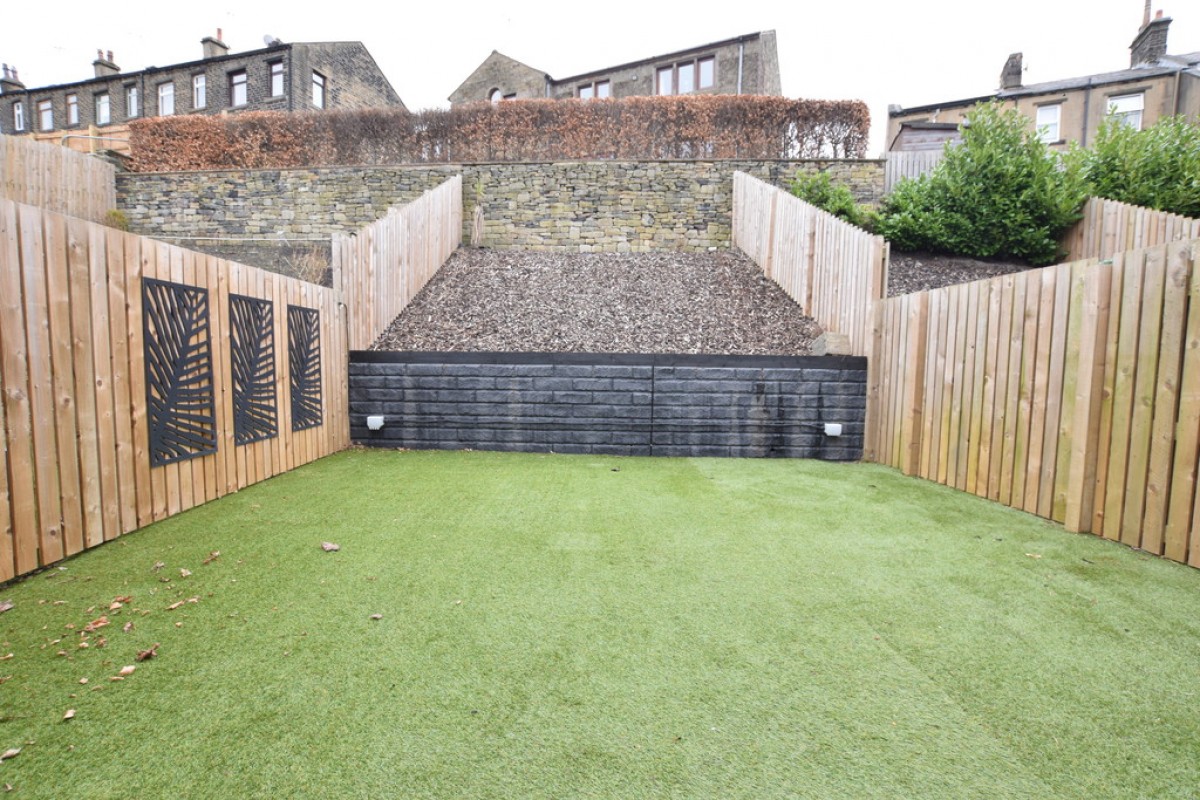 Hillcrest View, Golcar