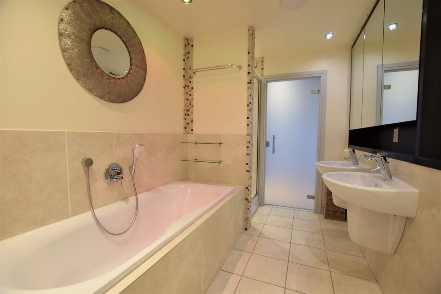 The Melting Point, Commercial Street