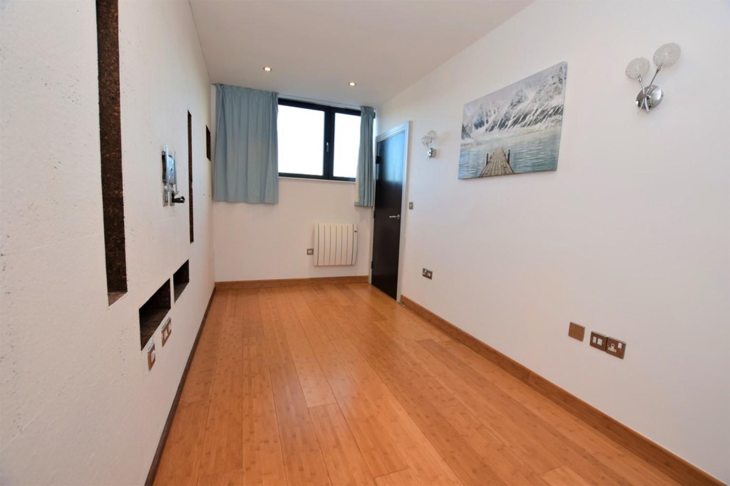 The Melting Point, Commercial Street