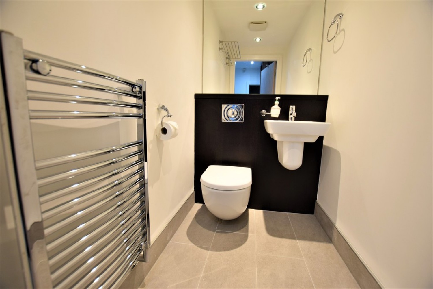 The Melting Point, Commercial Street