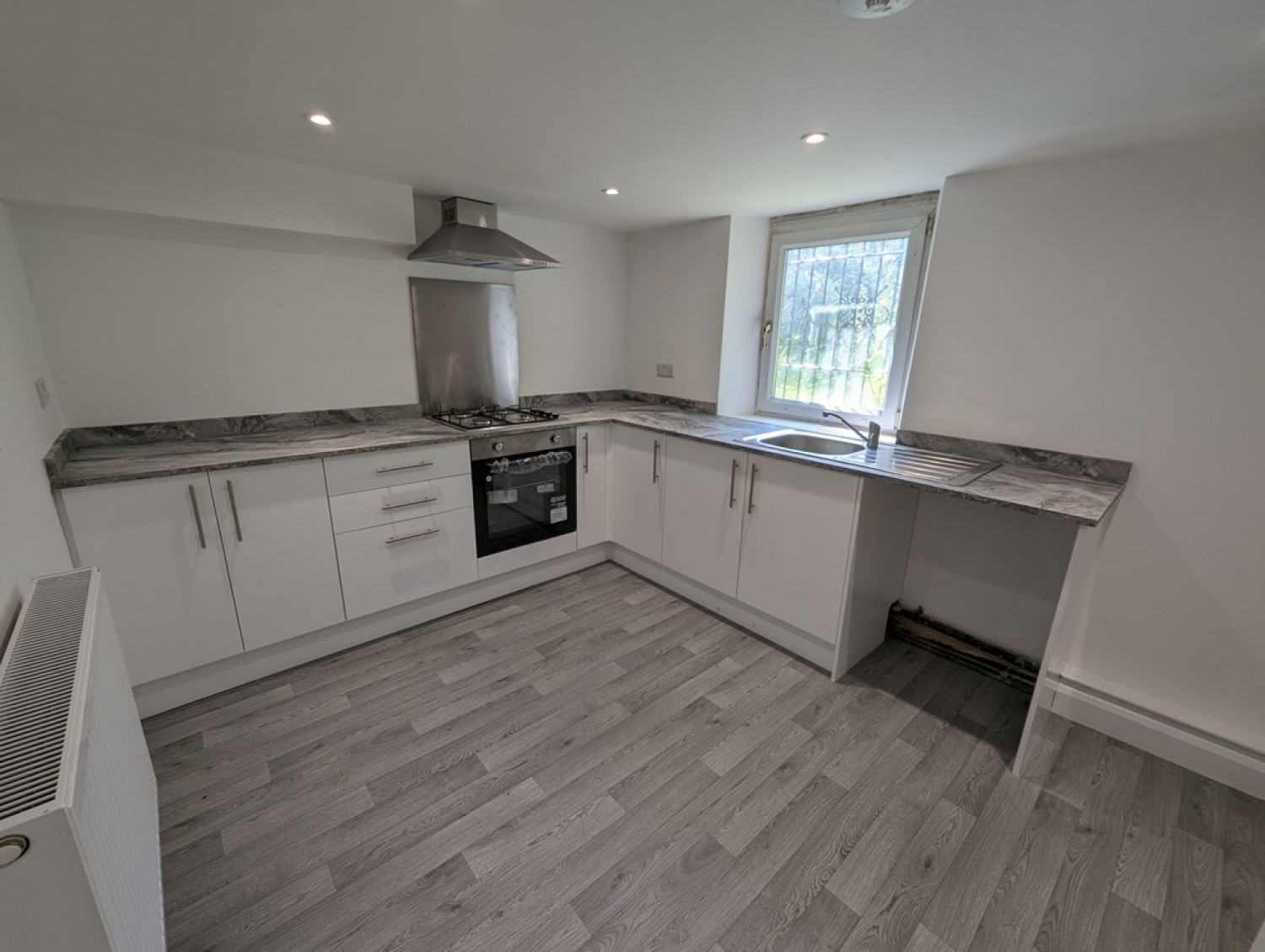 2 bedroom House for Letting Leeds Road, Bradley