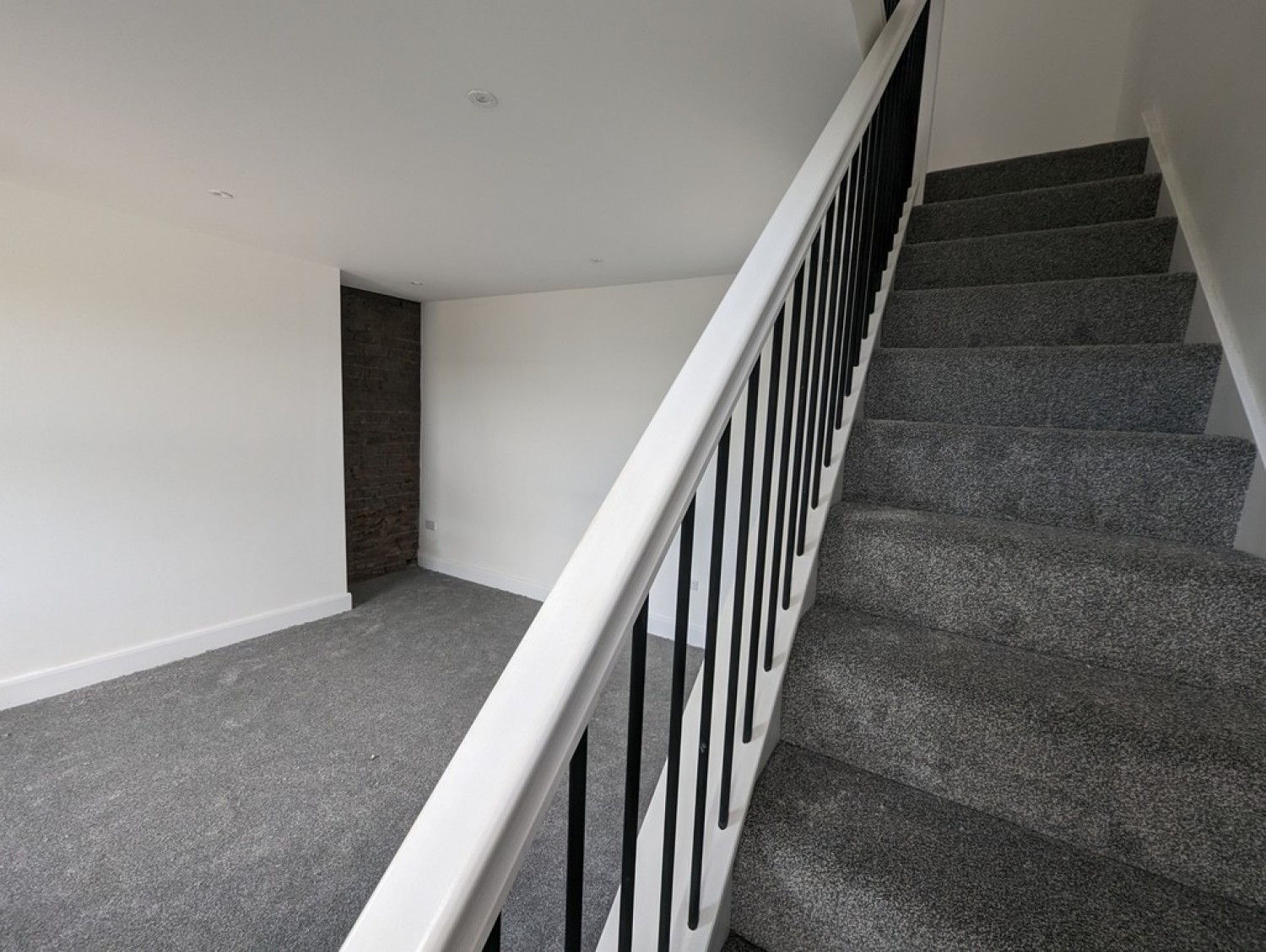 2 bedroom House for Letting Leeds Road, Bradley