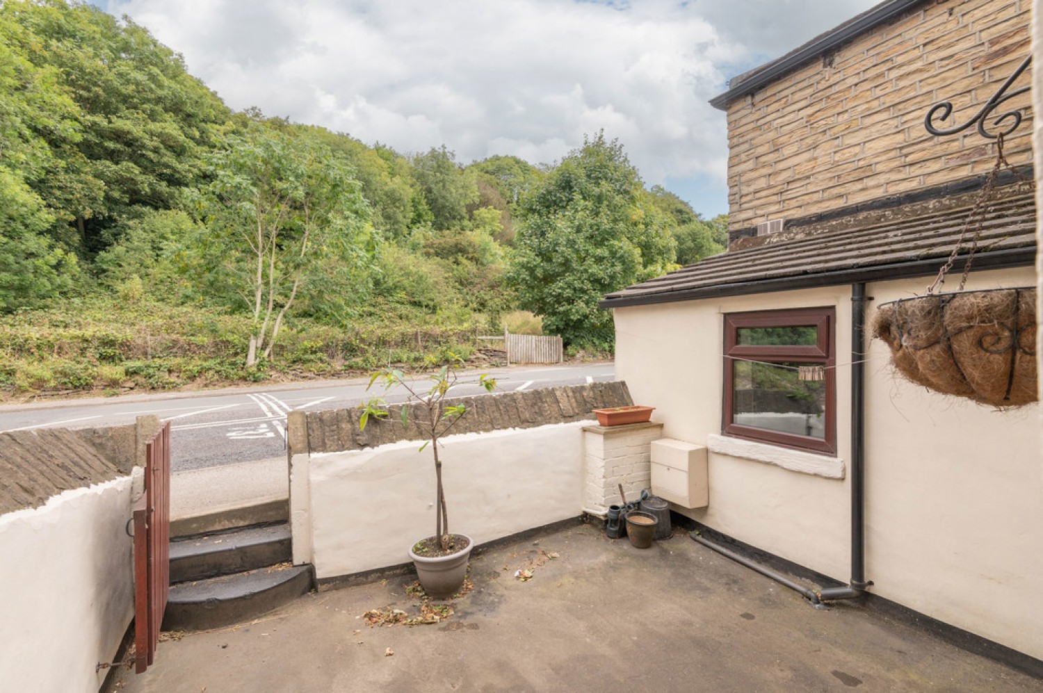 Wakefield Road, Fenay Bridge