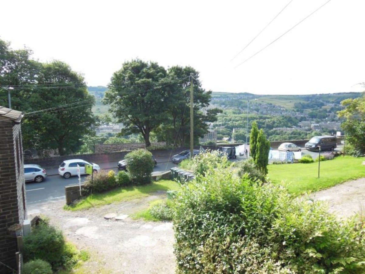 Lower Wellhouse, Golcar