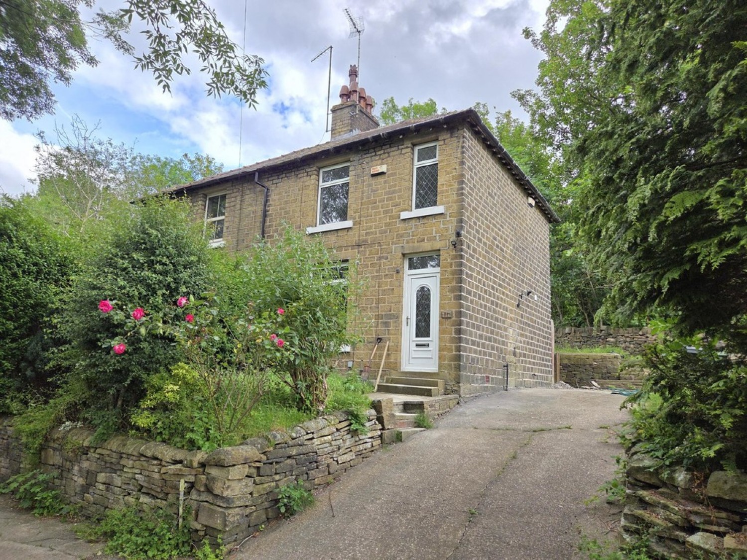 2 bedroom House for Letting Park Road, Cowlersley