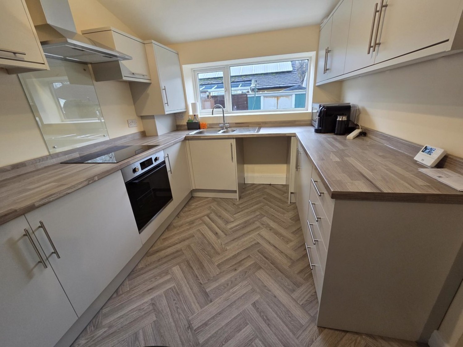 3 bedroom Bungalow for Letting Oak Avenue, Dalton, Huddersfield, HD5 8DU