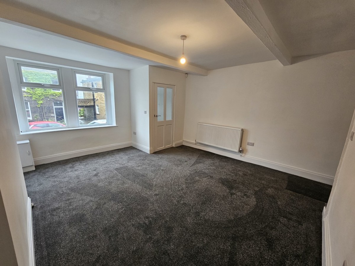 Northgate, Almondbury, Huddersfield, HD5 8RX