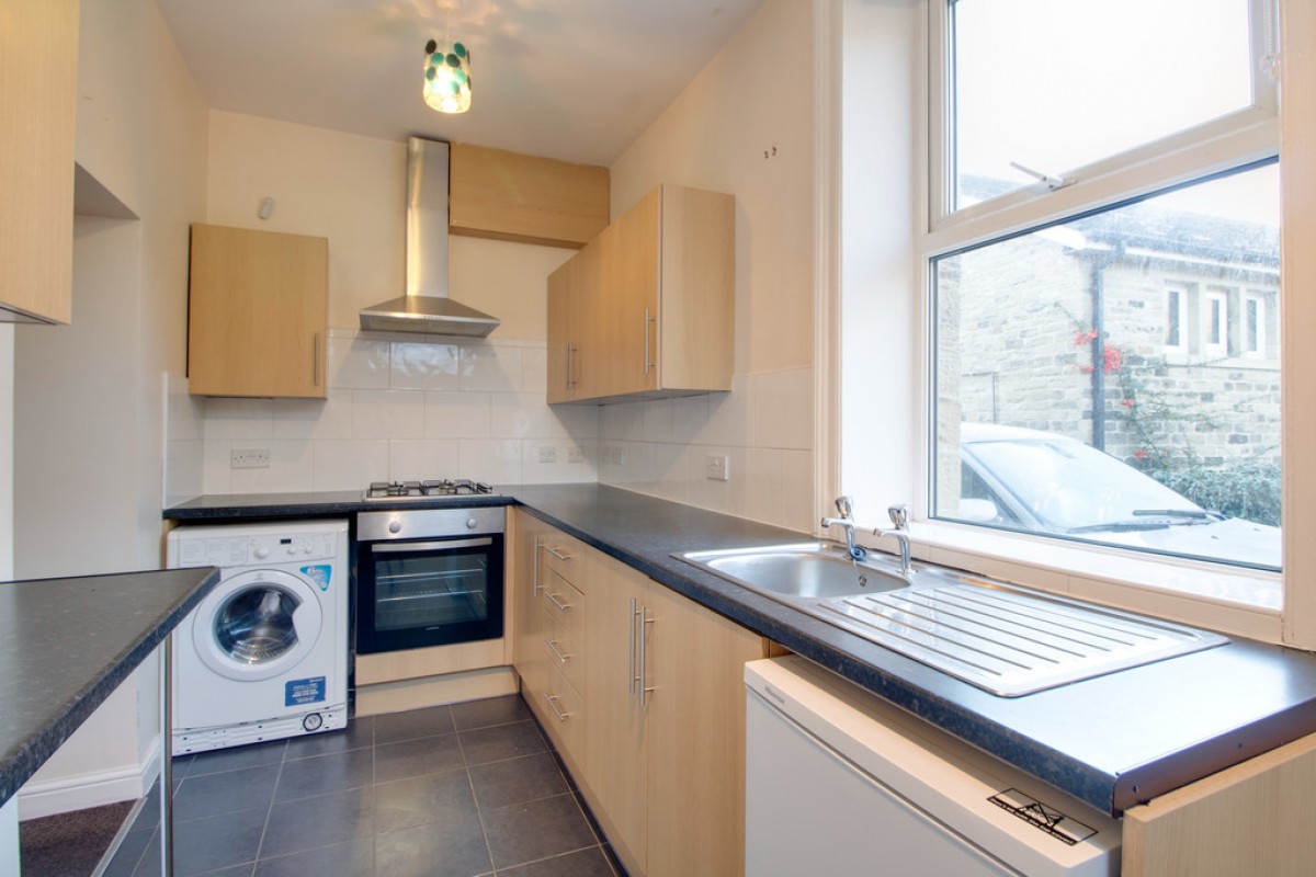 New Hey Road, Huddersfield, HD3 4GP