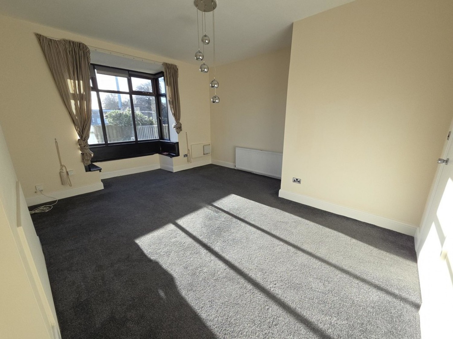1 bedroom Flat for Letting New Hey Road, Oakes, Huddersfield, HD3 4DB