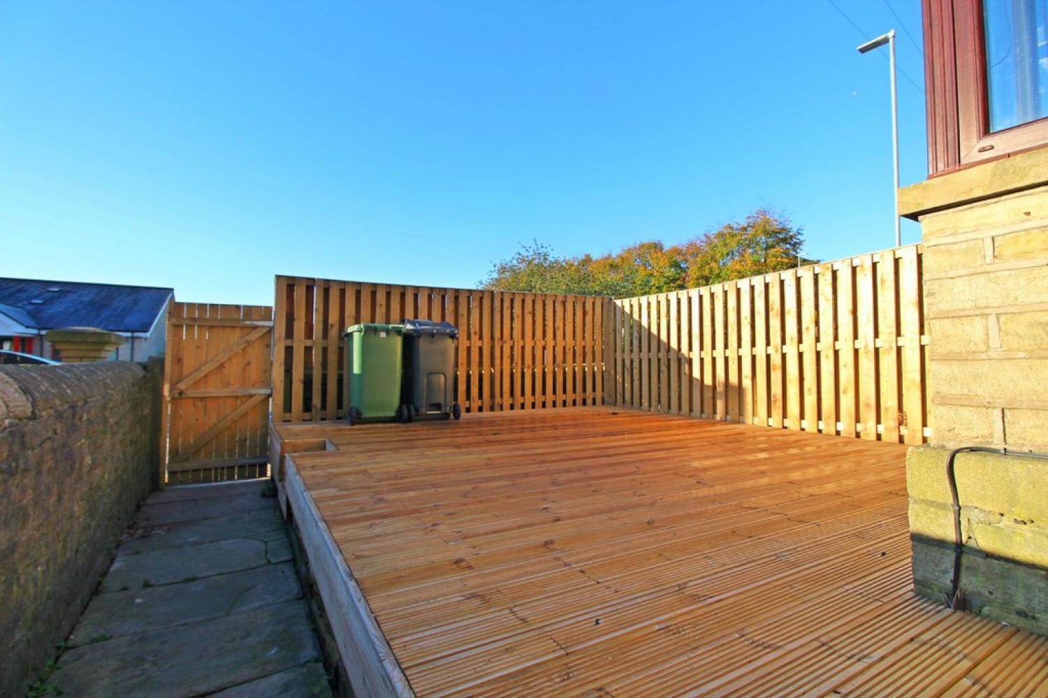 1 bedroom Flat for Letting New Hey Road, Oakes, Huddersfield, HD3 4DB
