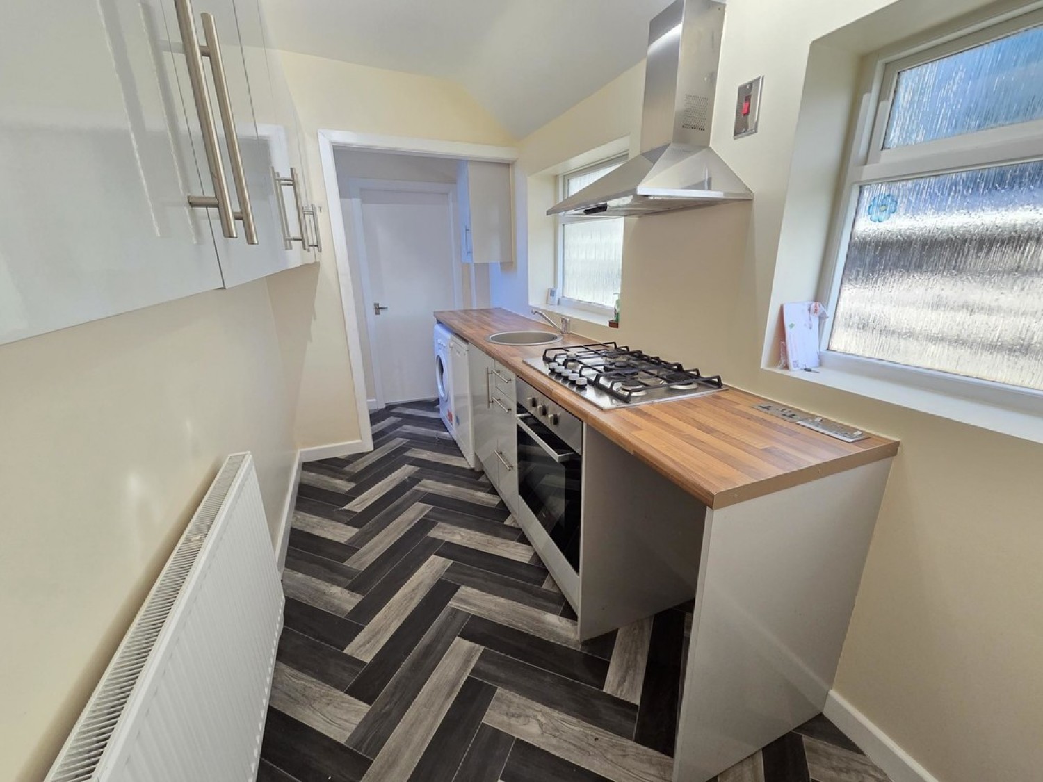 1 bedroom Flat for Letting New Hey Road, Oakes, Huddersfield, HD3 4DB