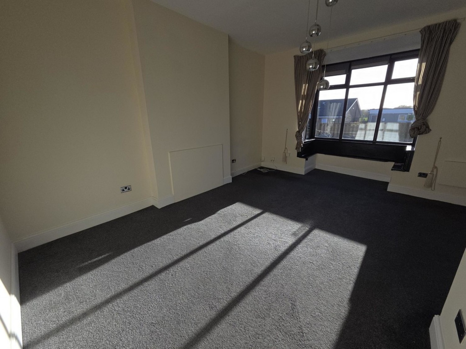 1 bedroom Flat for Letting New Hey Road, Oakes, Huddersfield, HD3 4DB
