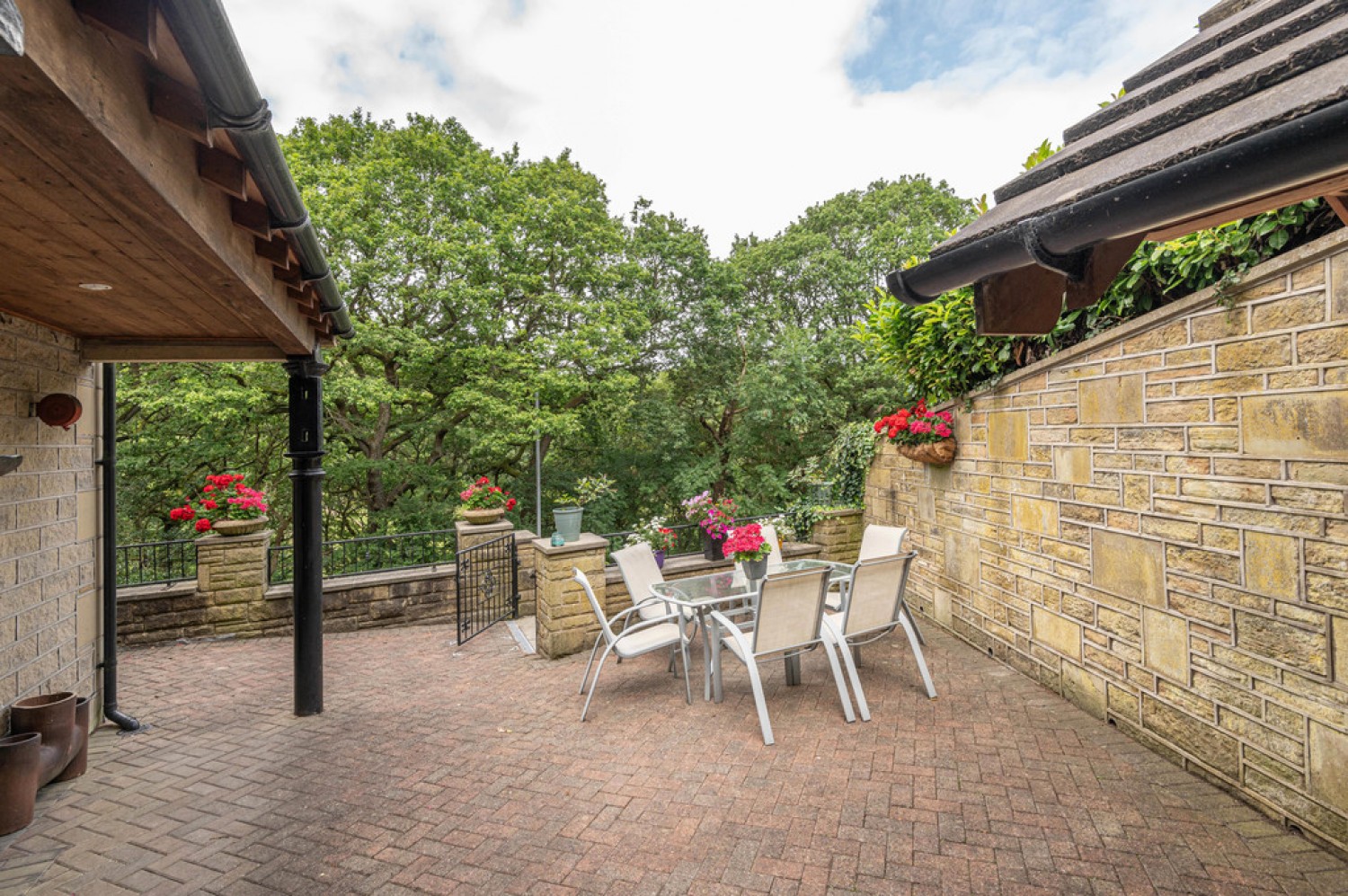 Meltham Road, Netherton
