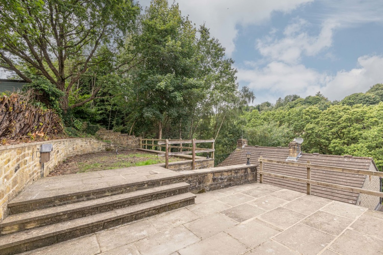 Meltham Road, Netherton