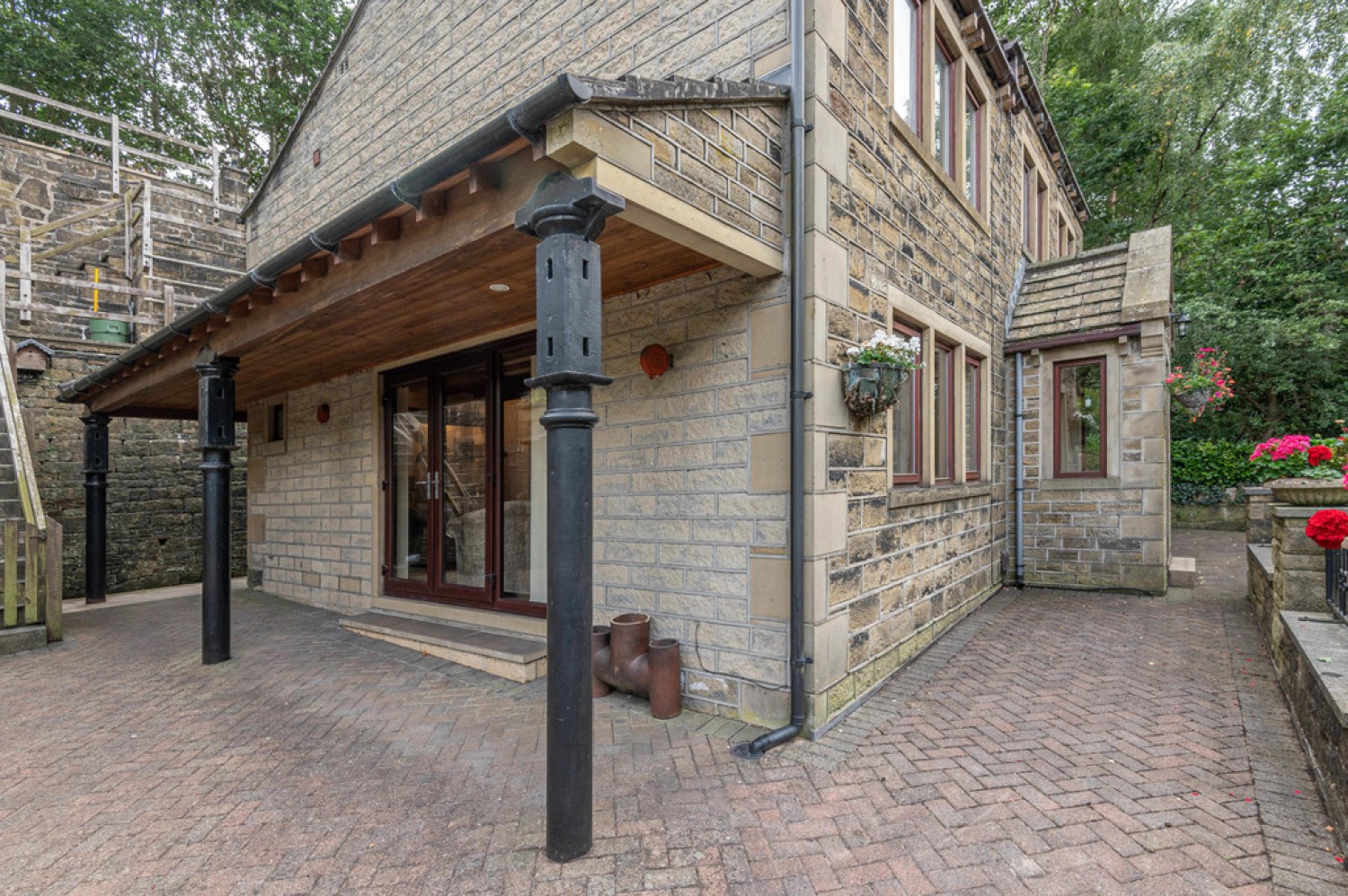 Meltham Road, Netherton
