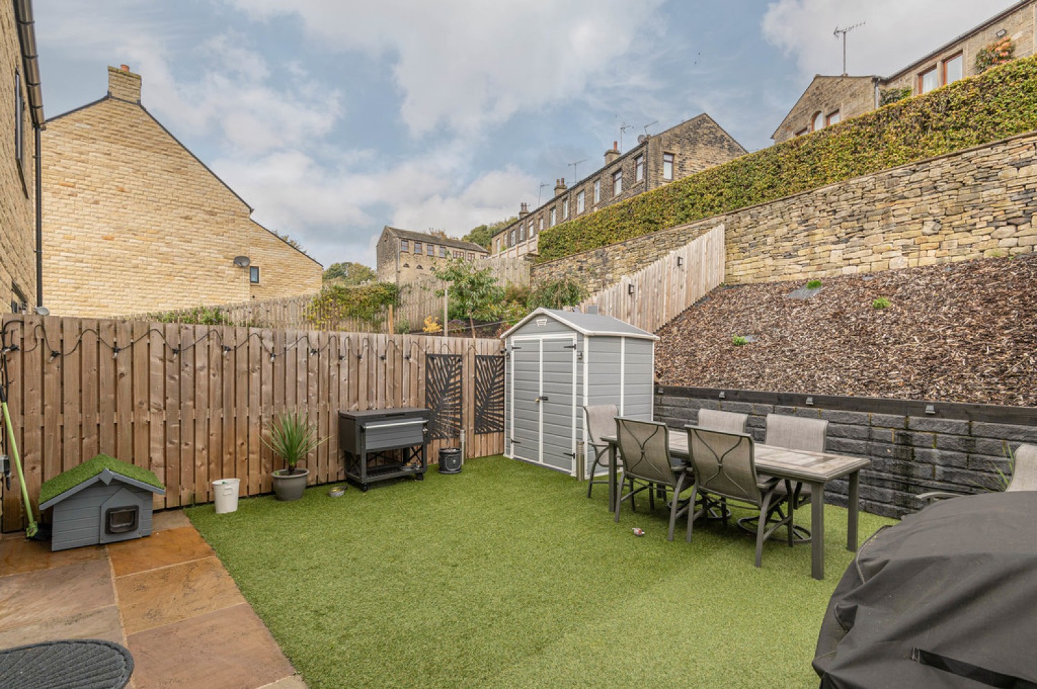 Hillcrest View, Golcar